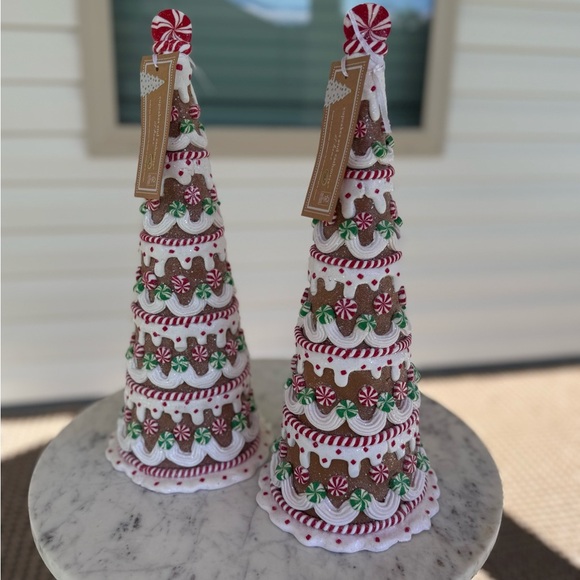 cupcakes & cashmere Other - Cupcakes and Cashmere Peppermint Gingerbread Christmas Tree Decor - NWT